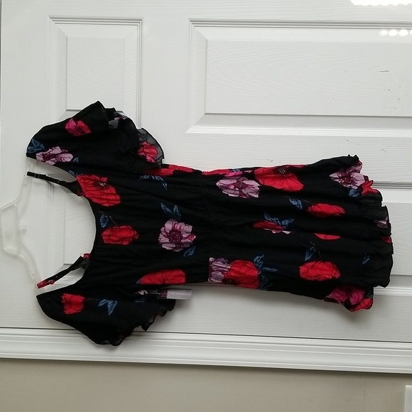 No Boundaries Women's Cold Shoulder Romper - Picture 10 of 12